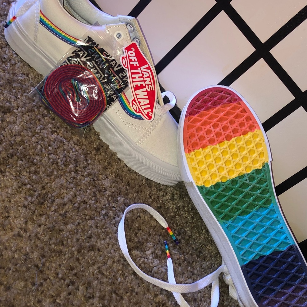 😍🌈Brand new limited edition rainbow Vans🌈